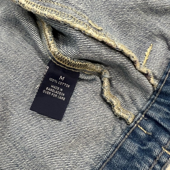 NWT DISTRESSED DENIM VEST SIZE MEDIUM - Picture 6 of 9